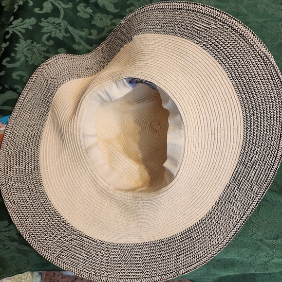 Large Wide Brim Oversized Soft Sun Hat Dominican Republic Outdoor Beach Resort - Picture 2 of 7